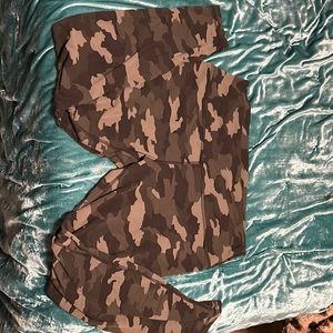 CAMO LULULEMON LEGGINGS